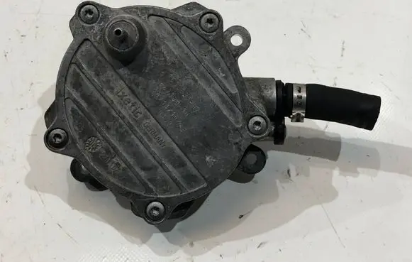 BMW 7 E65 E66 Vacuum pump 7635657