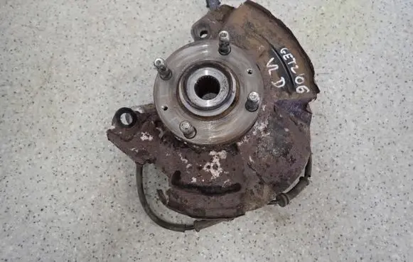 Hyundai Getz Front wheel hub spindle knuckle 