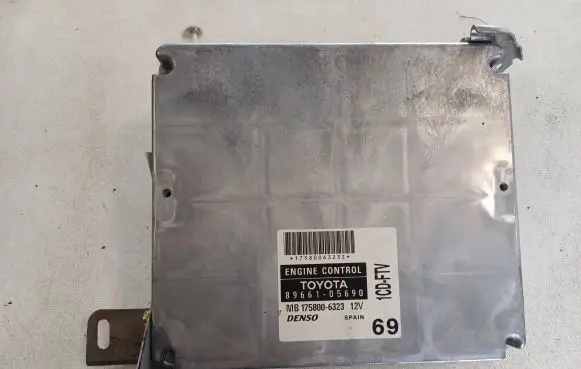 Toyota Avensis T250 Engine control unit/module 8966105690 1758006323