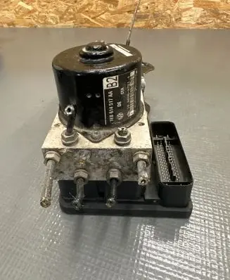 Volkswagen Golf V ABS Pump 1K0907379AA 00005305G1 10096003603