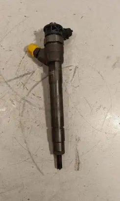 Nissan X-Trail T32 Fuel injector 0445110546