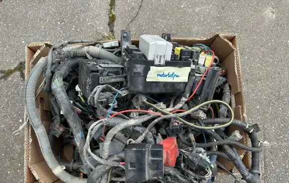 Mitsubishi Pajero Other engine bay part MR490314 MR337787