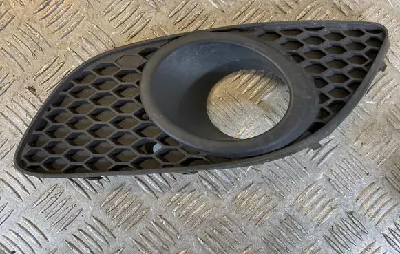 Opel Zafira B Front fog light trim/grill 13247322 F0515463 537776606