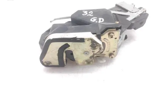 Mitsubishi Pajero Rear door lock 1015280120