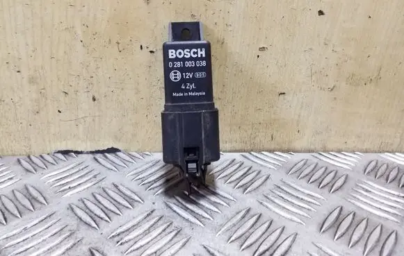 Skoda Octavia Mk2 (1Z) Glow plug pre-heat relay 0281003038 038907281D