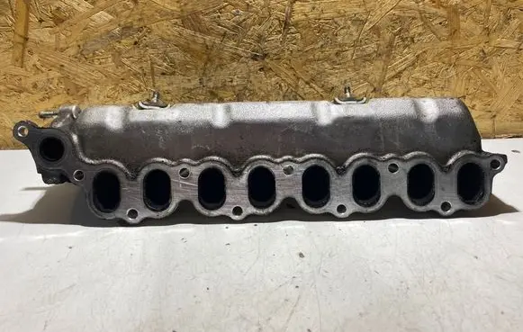 Toyota Avensis T220 Intake manifold