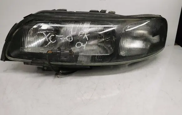 Volvo XC70 Headlight/headlamp 89007901