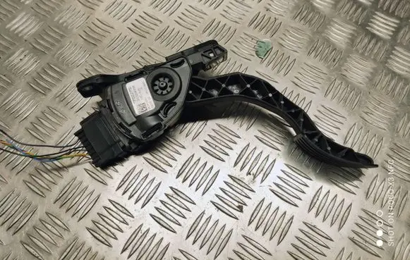 Volvo S80 Accelerator throttle pedal 31329058