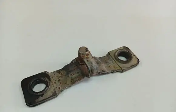 Volkswagen PASSAT B6 Rear door lock loop/hook striker