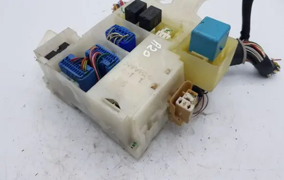 Toyota Corolla Verso E121 Fuse module 6059A11 6058