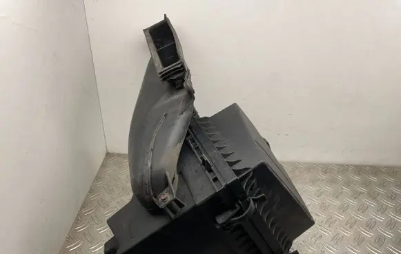 Ford Fusion II Air filter box HS739600LC HS739600LB