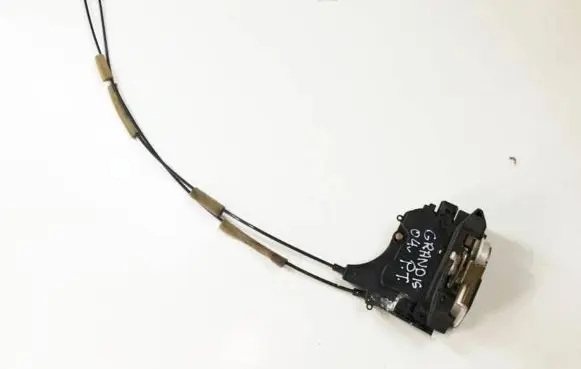 Mitsubishi Grandis Front door lock