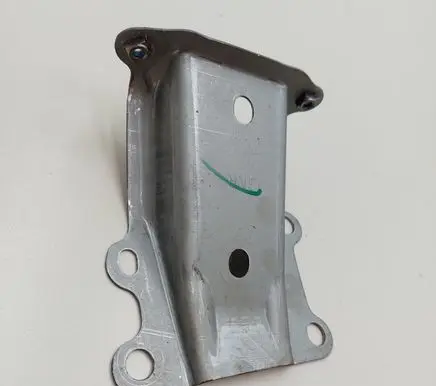 Nissan Leaf II (ZE1) Rear bumper support beam 