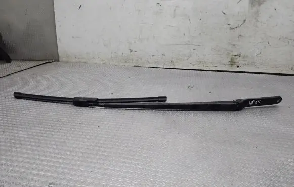 Windshield/front glass wiper blade