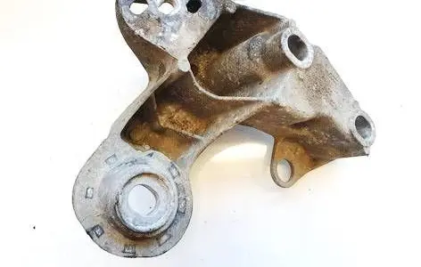 Volkswagen PASSAT B5 Engine mounting bracket 4B0199352B