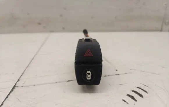 BMW 2 F46 Hazard light switch 9354186