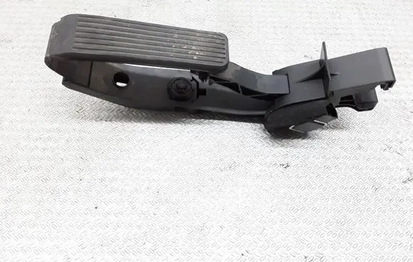 Mercedes-Benz E W211 Accelerator throttle pedal A2113000404