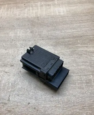 BMW 5 E39 Glow plug pre-heat relay 2243562 72RB500