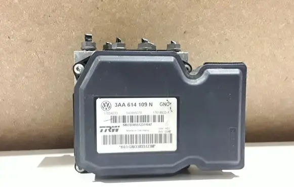 Volkswagen PASSAT B7 ABS Pump 3AA614109N