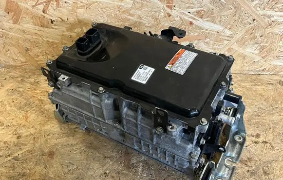 Voltage converter inverter
