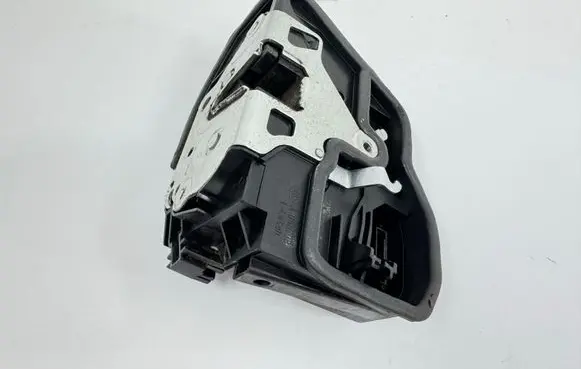BMW 1 F20 F21 Front door lock 7202146