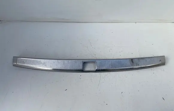 Trunk/boot sill cover protection