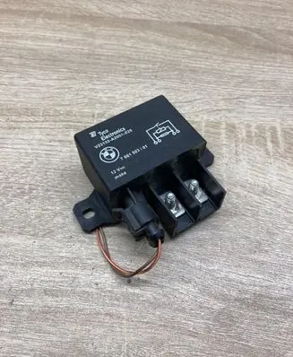 BMW X5 E70 Charging relay 7661503 V23132A2001X26
