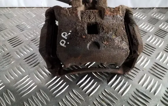 Nissan Juke I F15 Front brake caliper