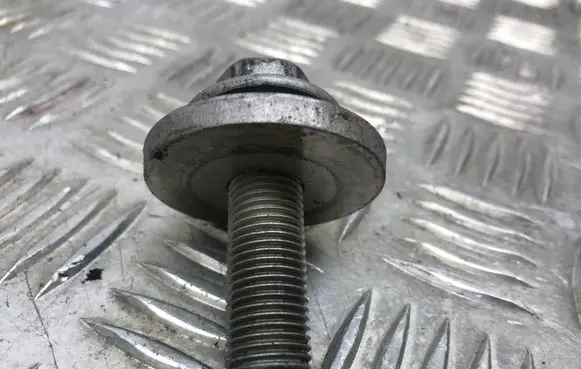 Toyota Prius (XW30) Cylinder head bolts 
