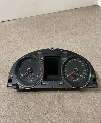 Volkswagen PASSAT CC Speedometer (instrument cluster) 3C8920970P