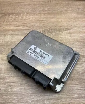 Volkswagen PASSAT B5 Engine control unit/module ECU 3B0907557D 5WP436001