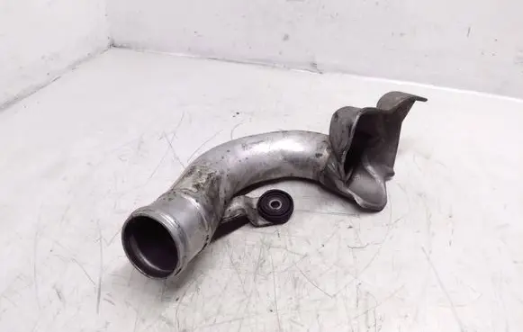 Volkswagen PASSAT B6 Engine coolant pipe/hose