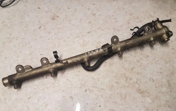Mercedes-Benz C W203 Fuel main line pipe A6120700095 0445215007