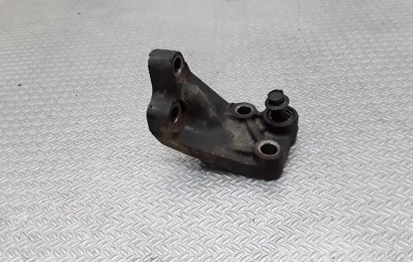 Mazda CX-7 Engine mounting bracket