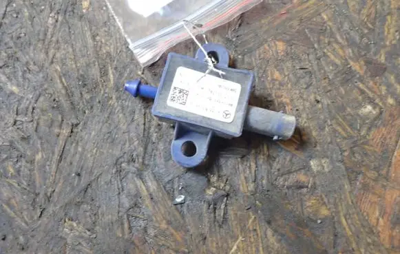 Mercedes-Benz GL X166 Airbag deployment crash/impact sensor A1669059402