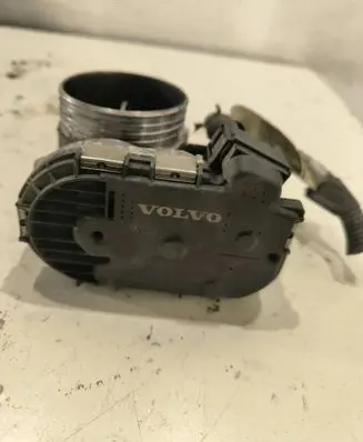 Volvo V70 Throttle valve 8692720 06W064 0281002701