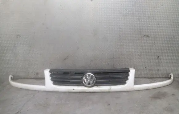 Volkswagen PASSAT B4 Front bumper upper radiator grill 3A0853653C