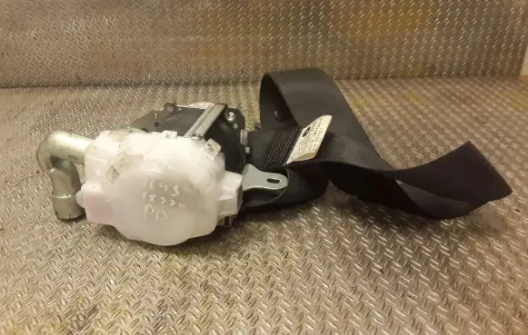 Lexus IS 220D-250-350 Front seatbelt 7M7750P