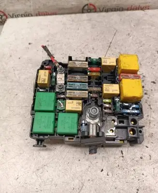 Peugeot 208 Fuse module 9672125080 4525852
