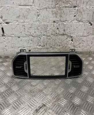 KIA Sportage Dash center air vent grill 84740F14200