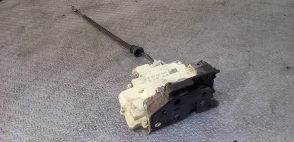 Volkswagen PASSAT B6 Rear door lock 3C4839016A