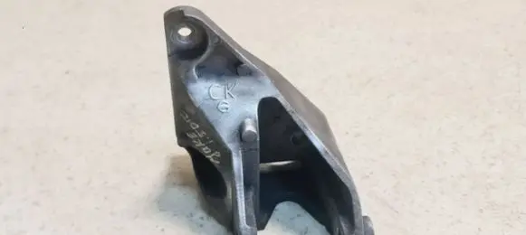Nissan Juke I F15 Engine mounting bracket
