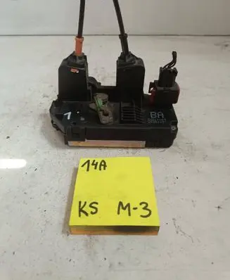 Opel Zafira A Front door lock 12121211