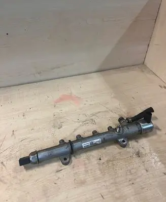 Mercedes-Benz E W212 Fuel main line pipe A6510700700 R9144Z240A