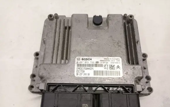 Peugeot 3008 II Engine control unit/module 9806460480 1617872880