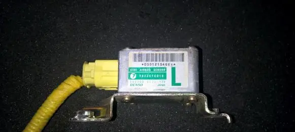 Subaru Forester SF Airbag deployment crash/impact sensor 98235fc010 252300-0121