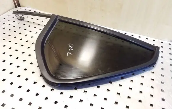 Opel Frontera B Rear vent window glass E643R00082