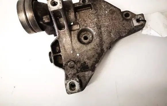 Volkswagen Golf V Engine mount bracket 03C903143B