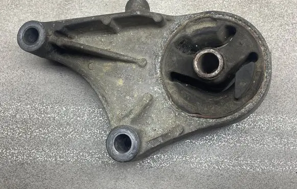 Engine mount bracket