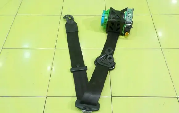 Audi TT TTS Mk2 Front seatbelt 305687500G48 BEZPIECZENSTWA
